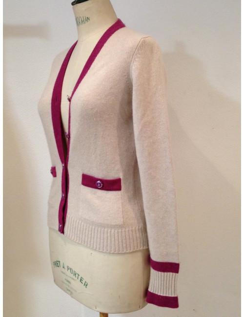 Gilet CHANEL en maille de cachemire blanc cassé T36