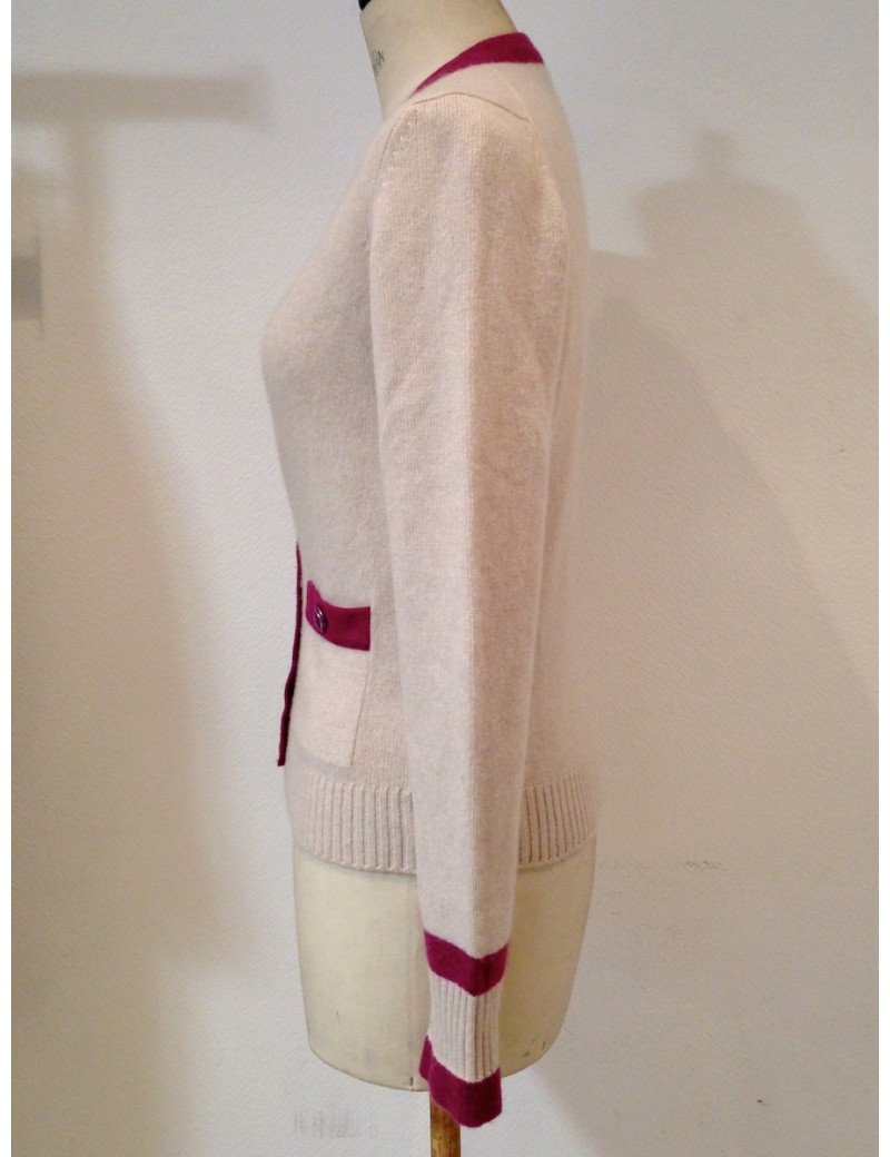 Gilet CHANEL en maille de cachemire blanc cassé T36