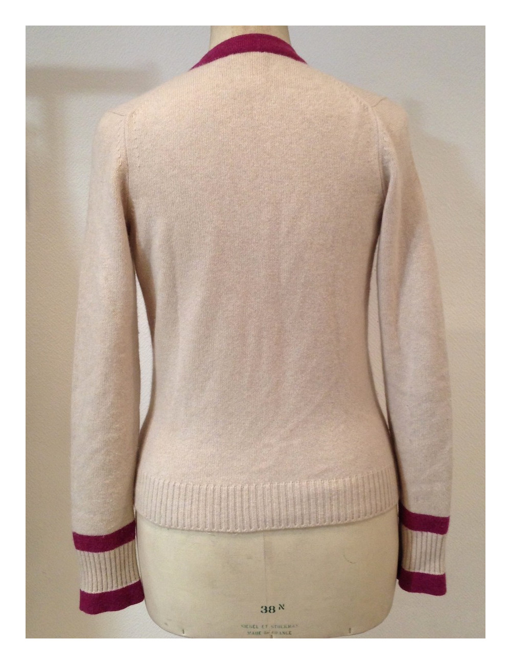 Gilet CHANEL en maille de cachemire blanc cassé T36