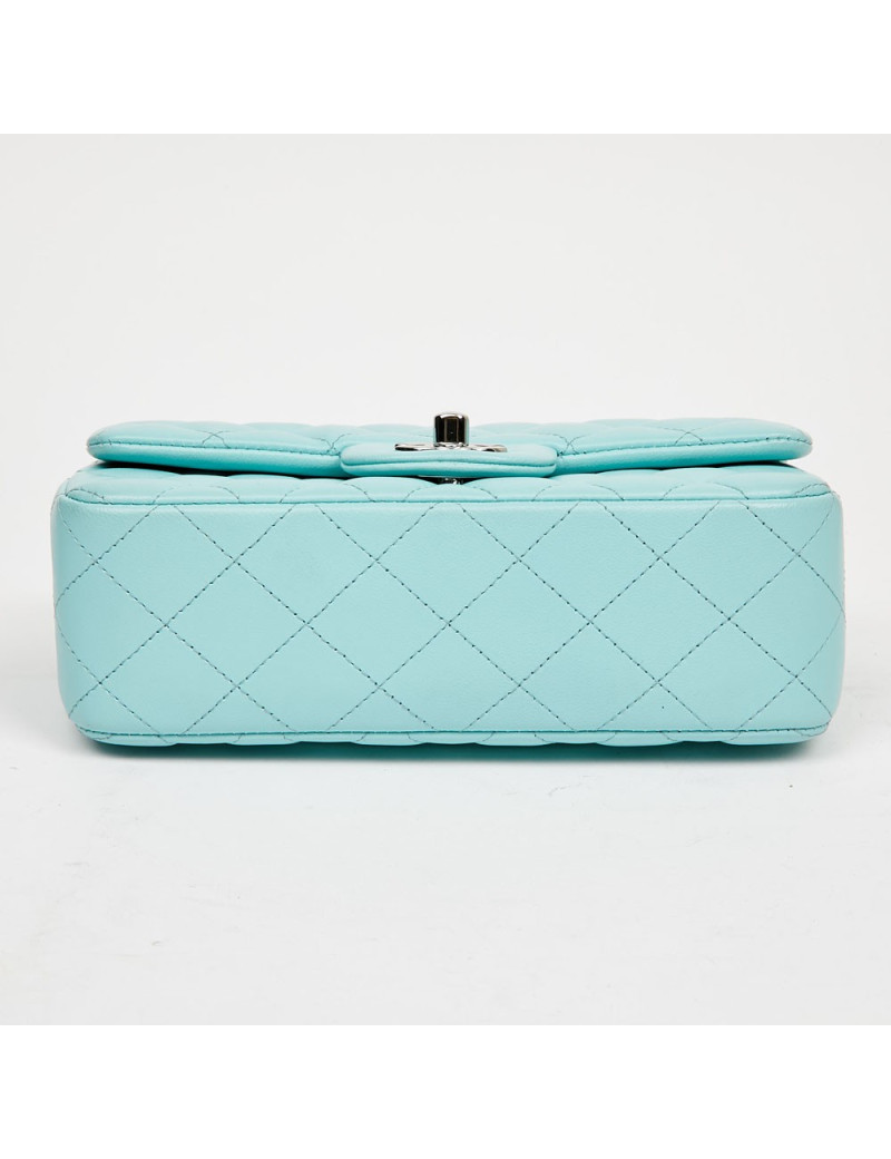 Timeless CHANEL cuir lisse turquoise