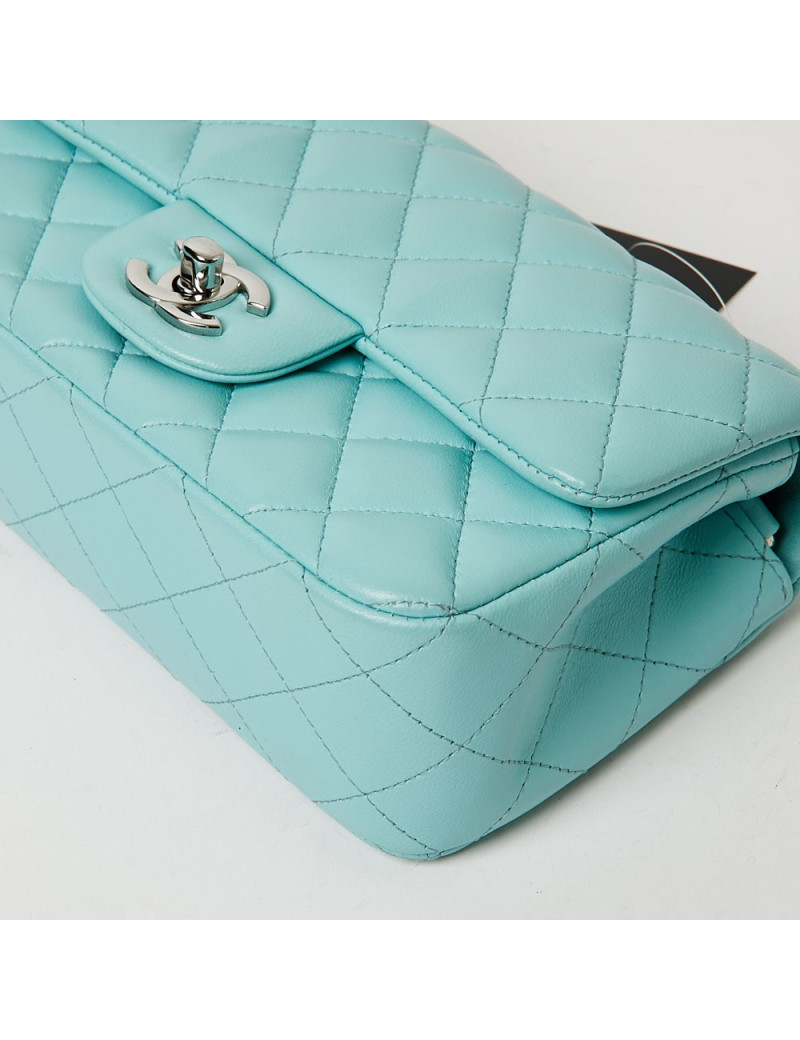 Timeless CHANEL cuir lisse turquoise