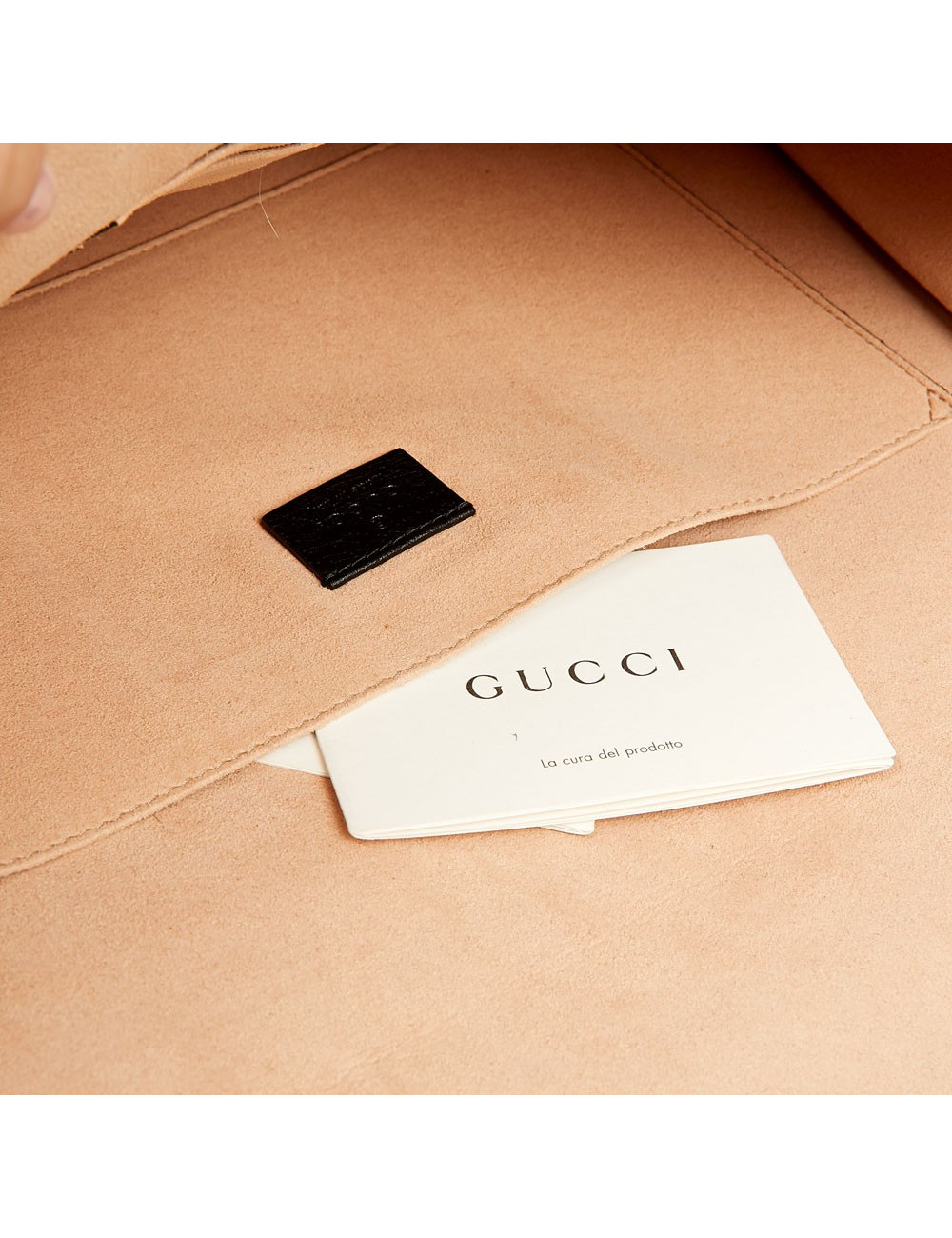 Serviette GUCCI cuir grainé et broche papillon