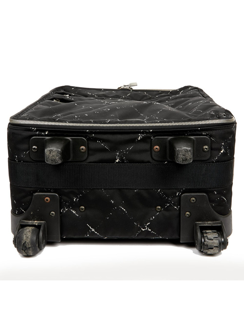  a reparer  roue Valise CHANEL en toile 