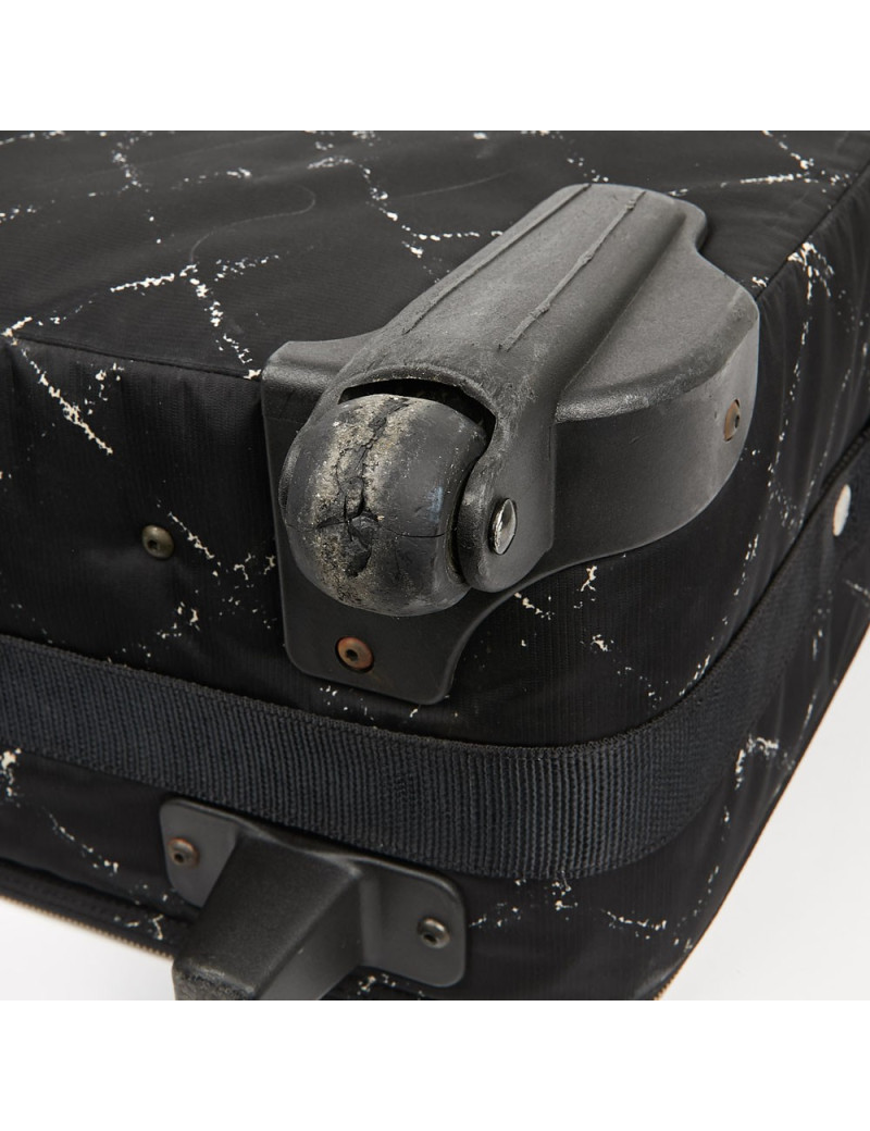 a reparer  roue Valise CHANEL en toile 