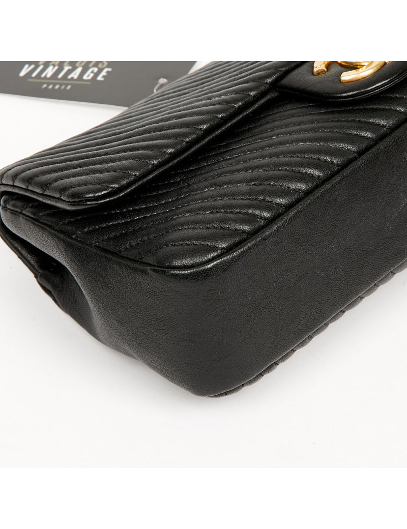 Sac à main CHANEL cuir de veau chevrons