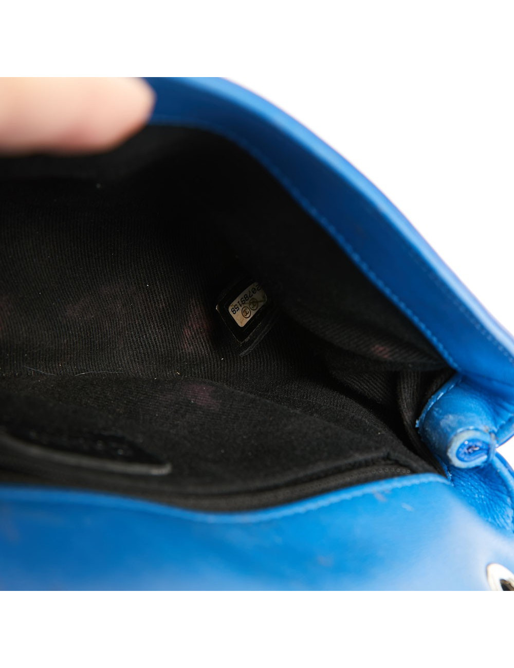 Timeless CHANEL cuir verni bleu