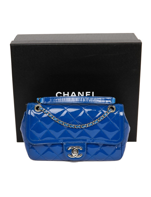 Timeless CHANEL cuir verni bleu