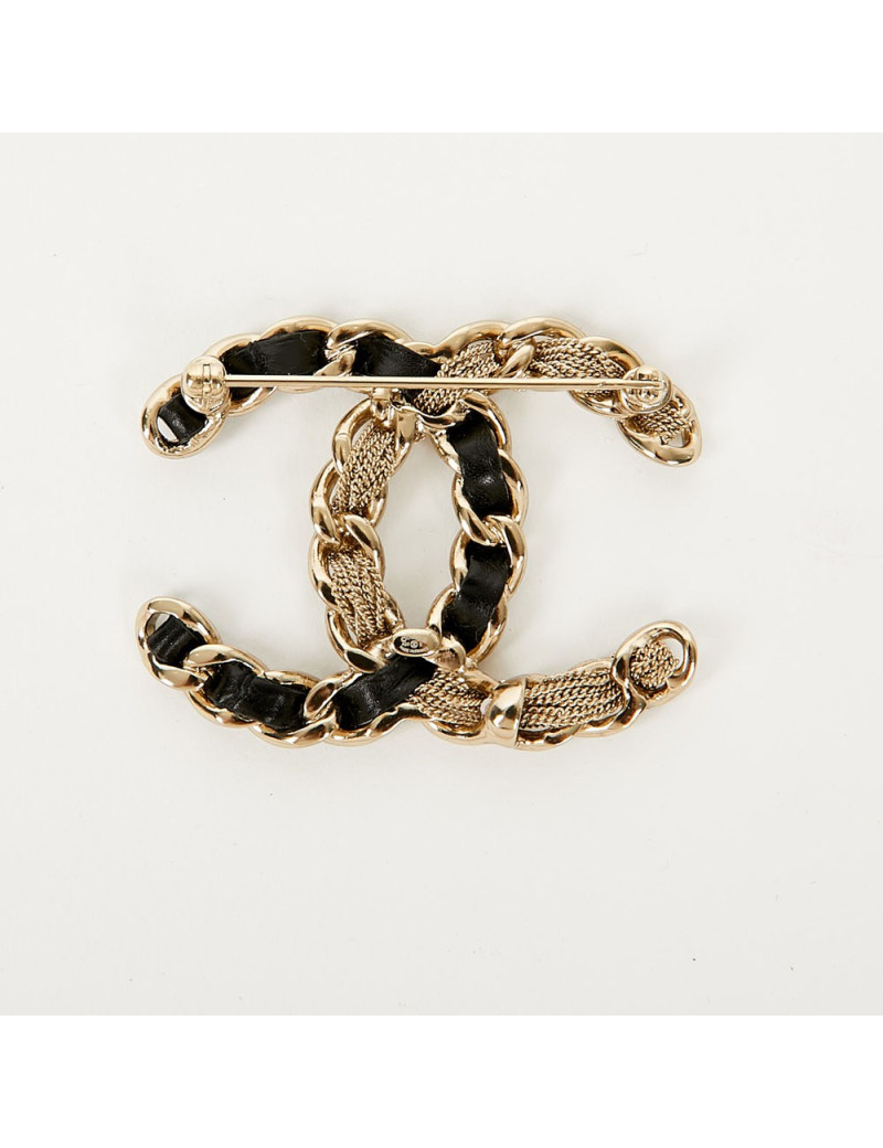 Broche CC métal entrelacé de cuir et fines chaines