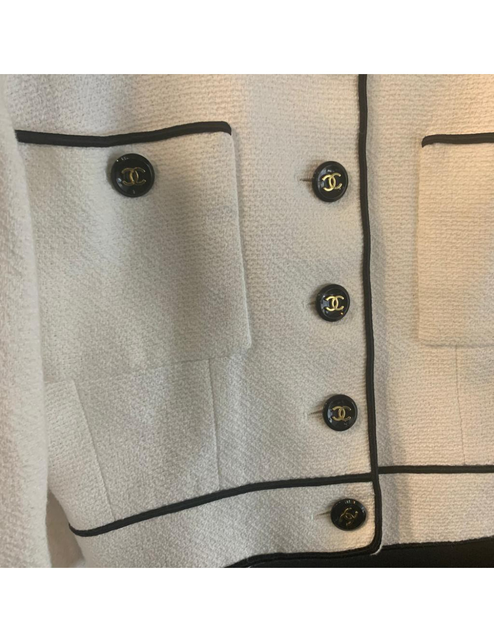 Veste CHANEL tweed beige et gansé de noir