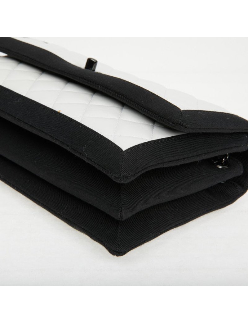 Sac à main Chanel cuir blanc gansé de noir