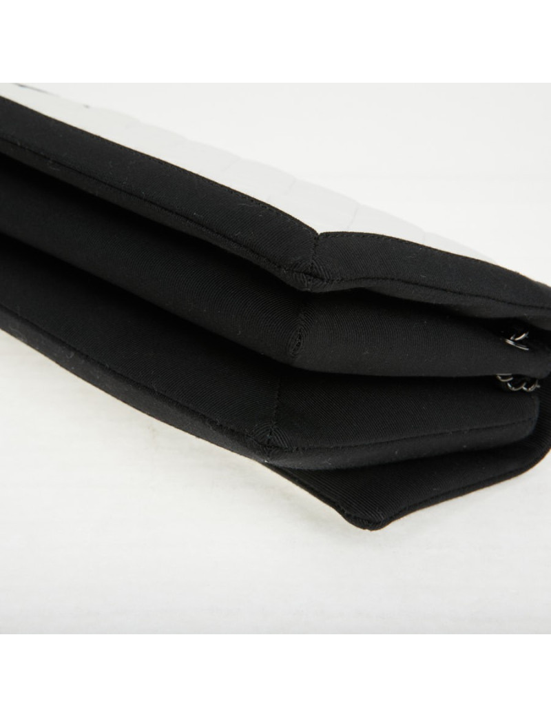 Sac à main Chanel cuir blanc gansé de noir