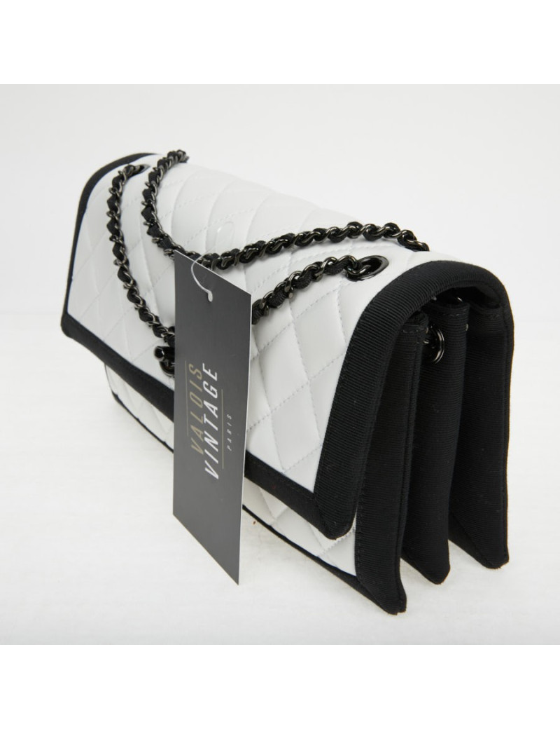 Sac à main Chanel cuir blanc gansé de noir