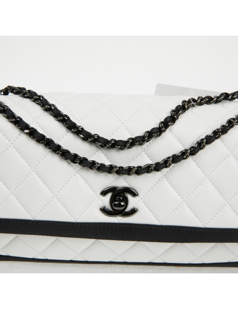 Sac à main Chanel cuir blanc gansé de noir