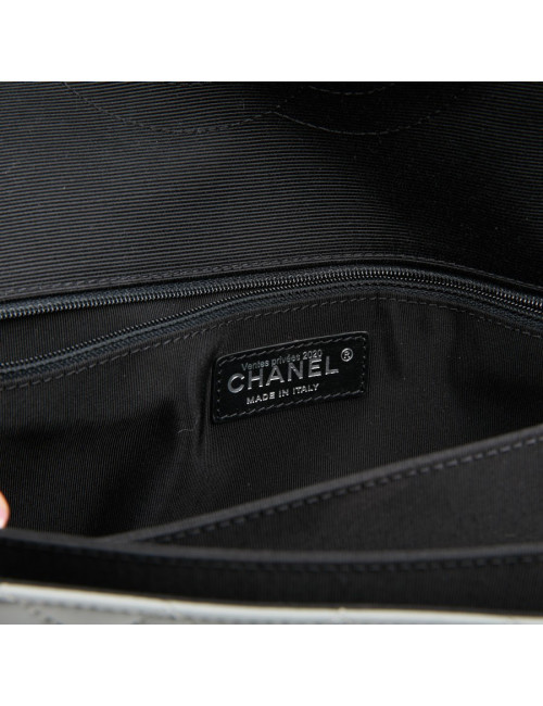 Sac CHANEL cuir gris gansé en noir