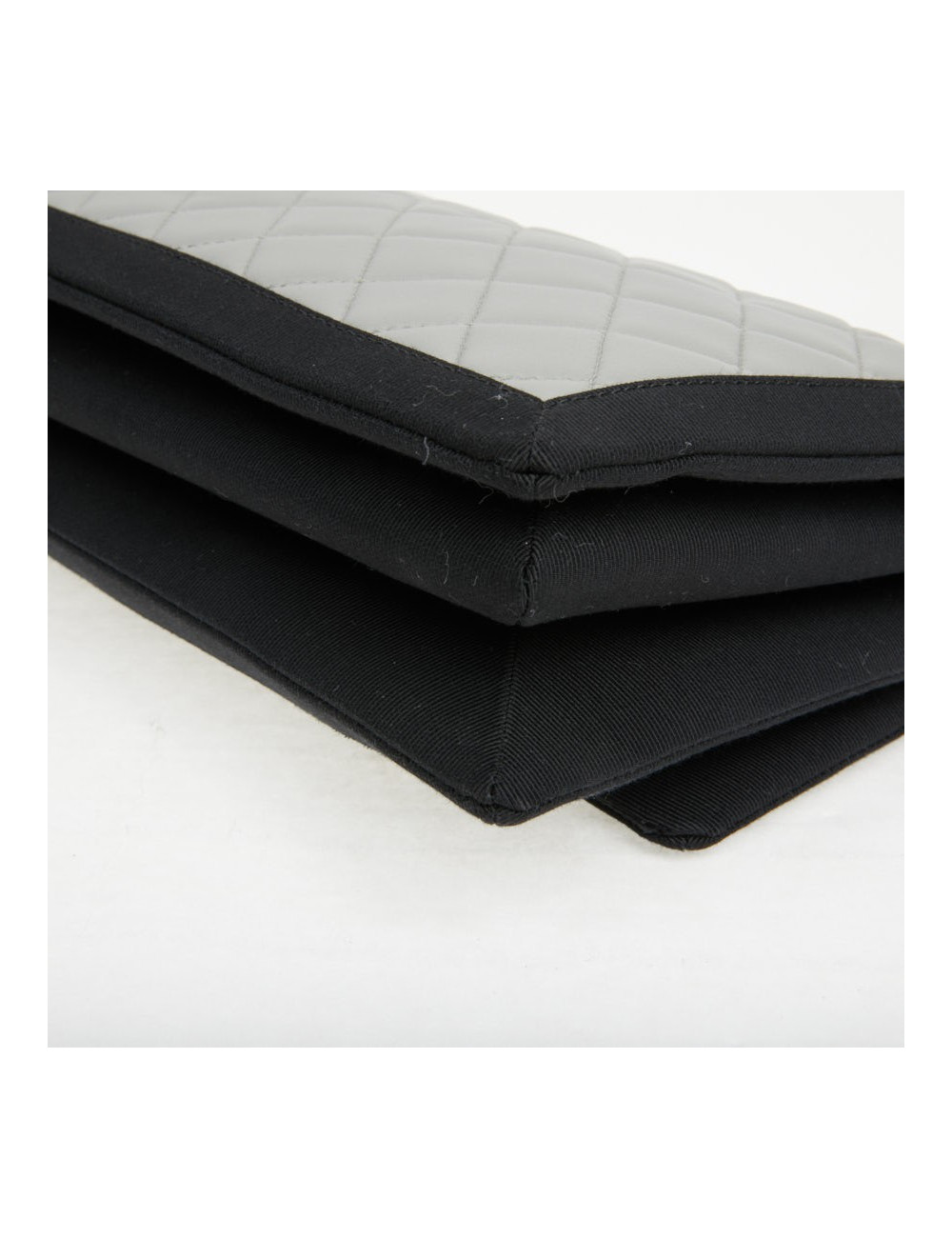 Sac CHANEL cuir gris gansé en noir