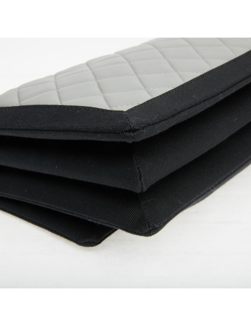 Sac CHANEL cuir gris gansé en noir