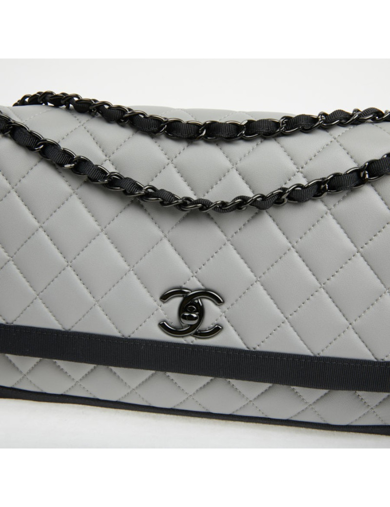 Sac CHANEL cuir gris gansé en noir