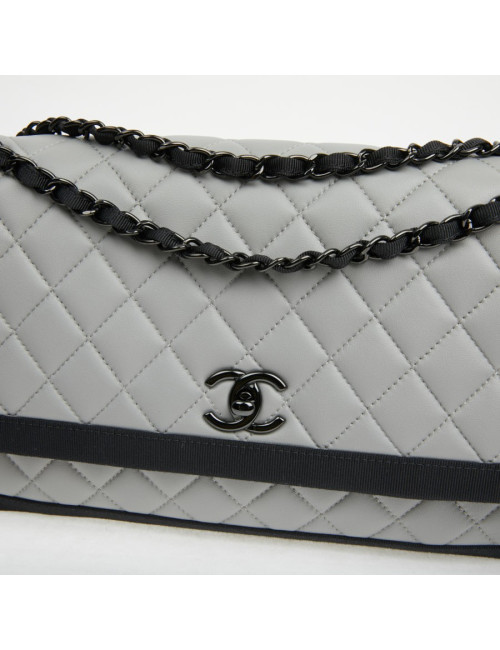 Sac CHANEL cuir gris gansé en noir