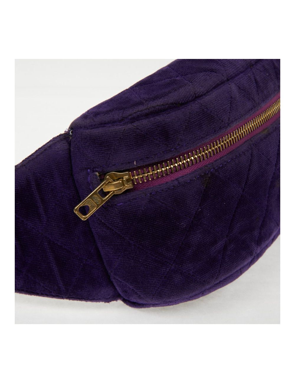 CHANEL Vintage purple velvet fanny pack