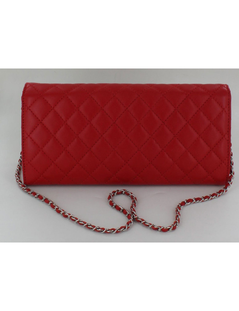 Sac pochette CHANEL en veau lisse rouge