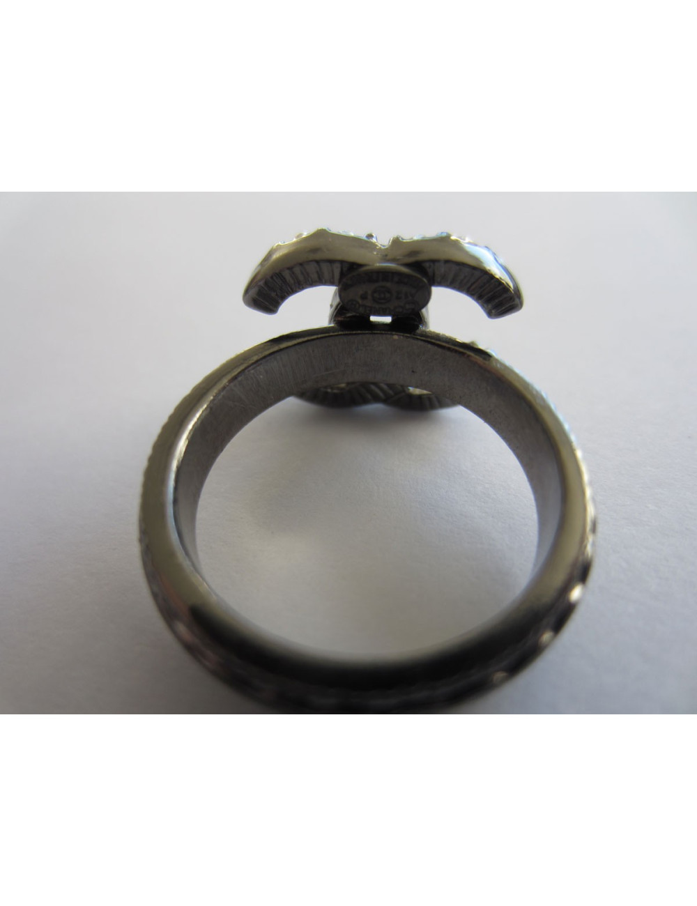 Bague CHANEL ruthénium et perles nacrées