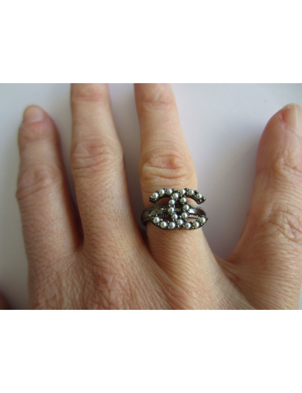 Bague CHANEL ruthénium et perles nacrées