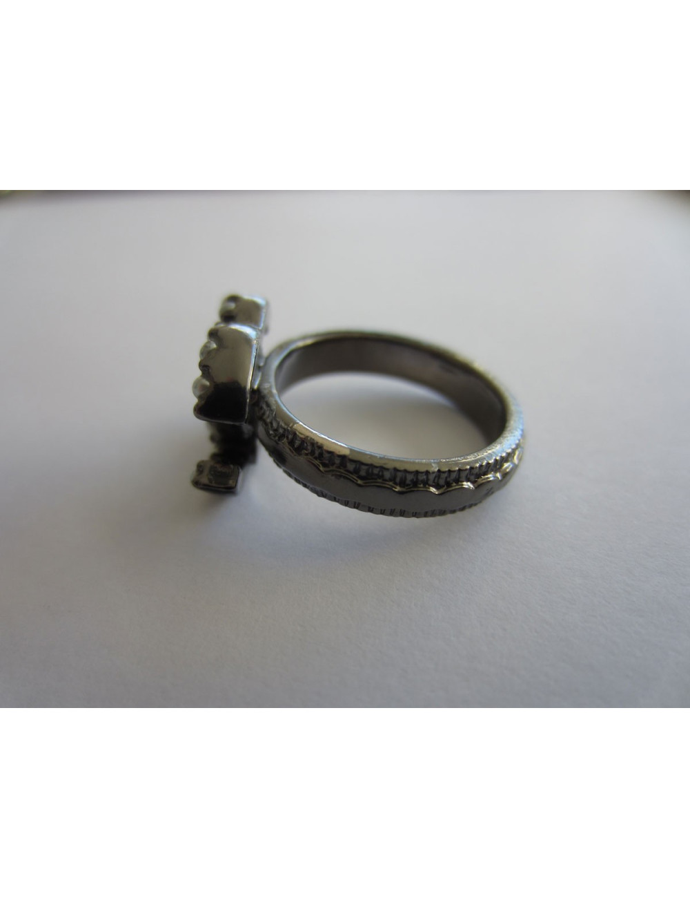 Bague CHANEL ruthénium et perles nacrées