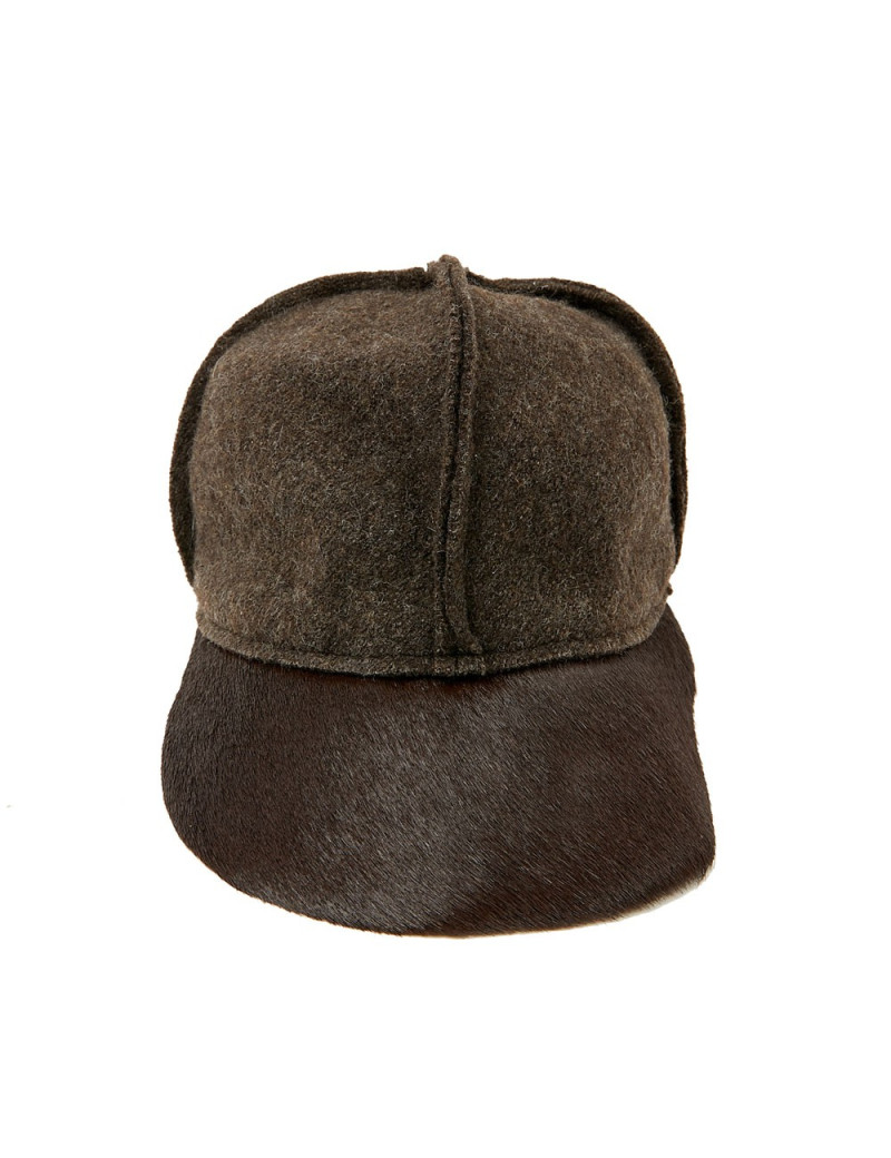 CHANEL Cap in Brown Boiled Wool and Pony Hair - Occasion to shop here