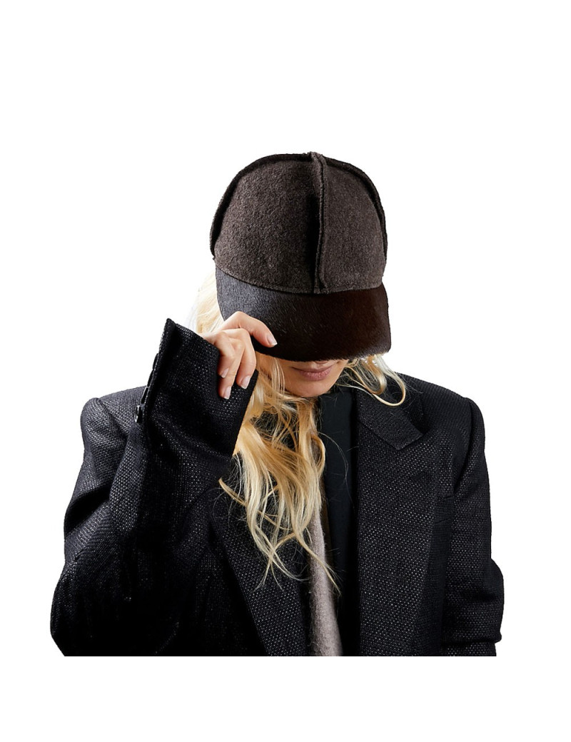 CHANEL Cap in Brown Boiled Wool and Pony Hair - Occasion to shop here