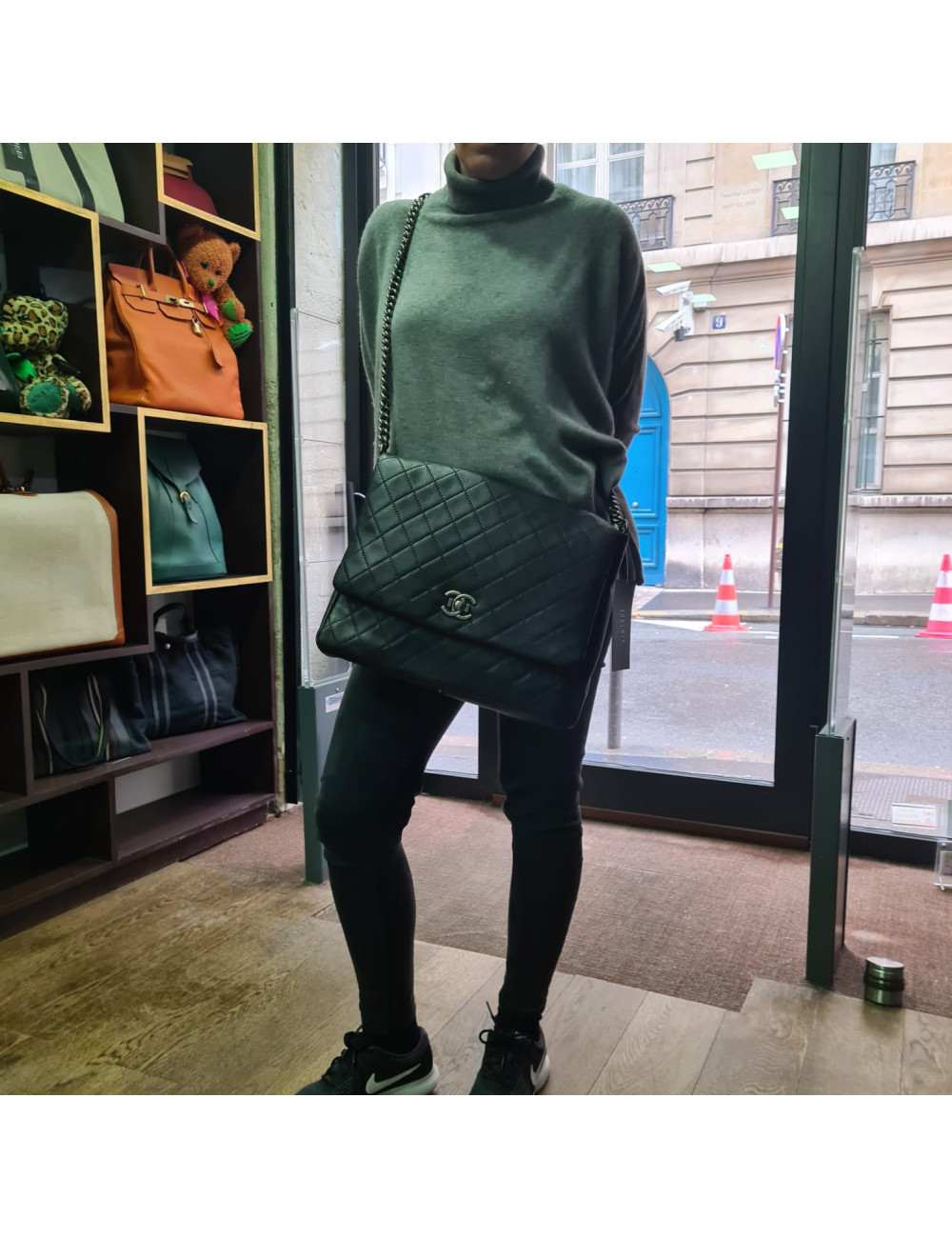 Sacoche CHANEL cuir caviar souple noir