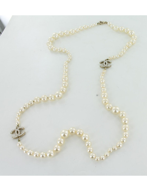 Sautoir CHANEL en perles nacrées