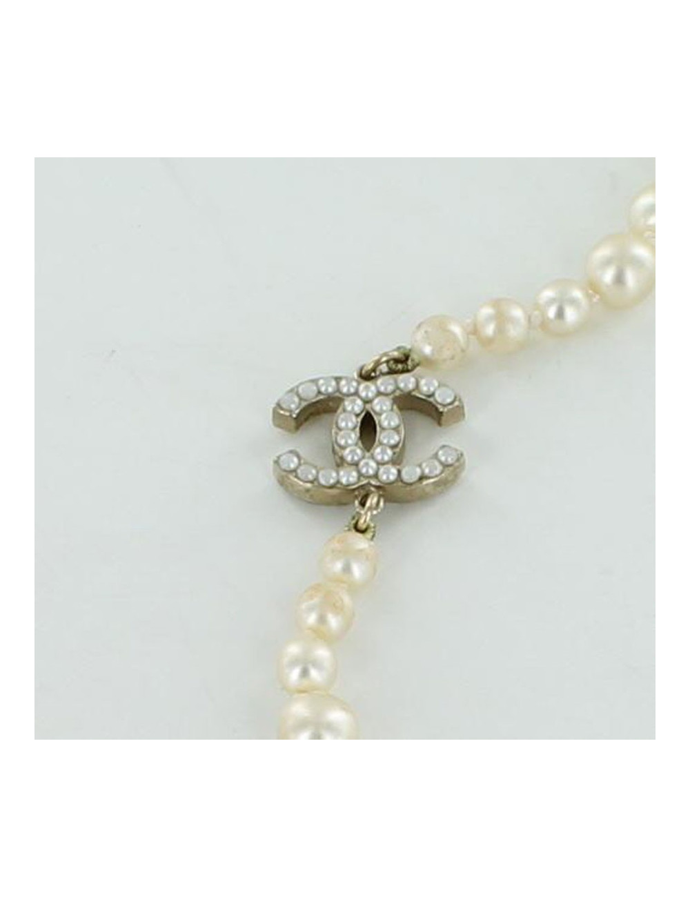 Sautoir CHANEL en perles nacrées