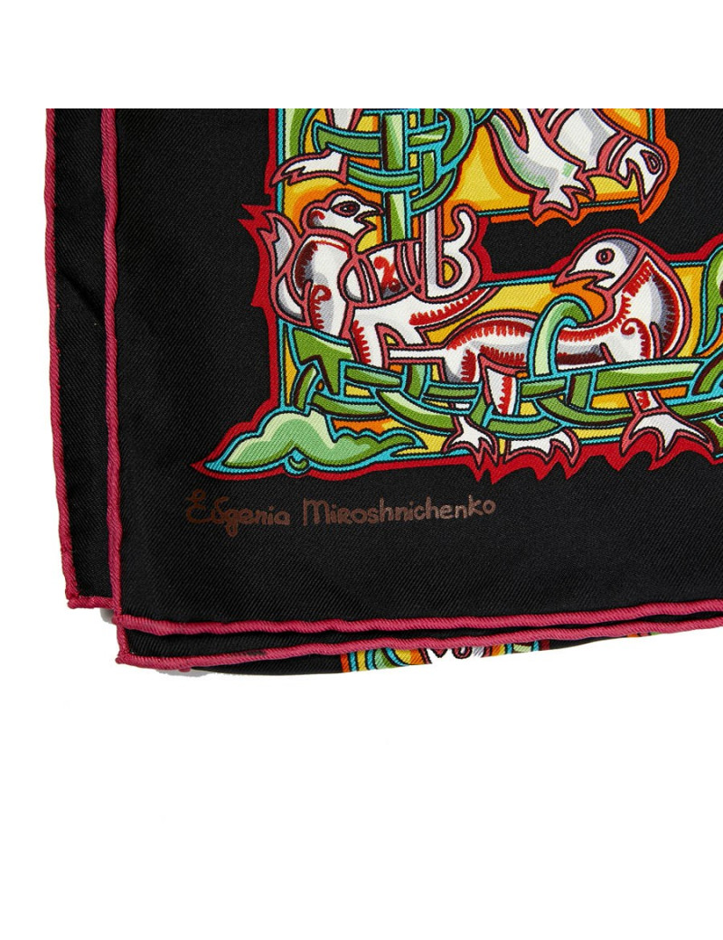 Carré L'Alphabet Russe HERMES en soie noire et multicolore