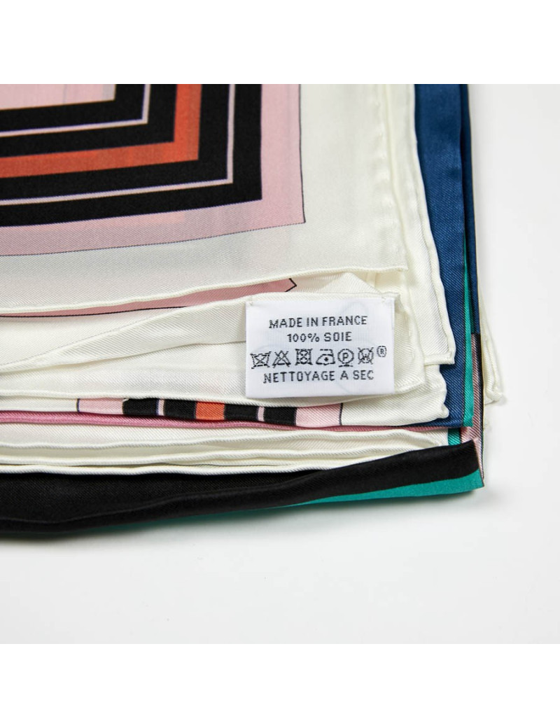 Carré géant  HERMES couvertures nouvelles