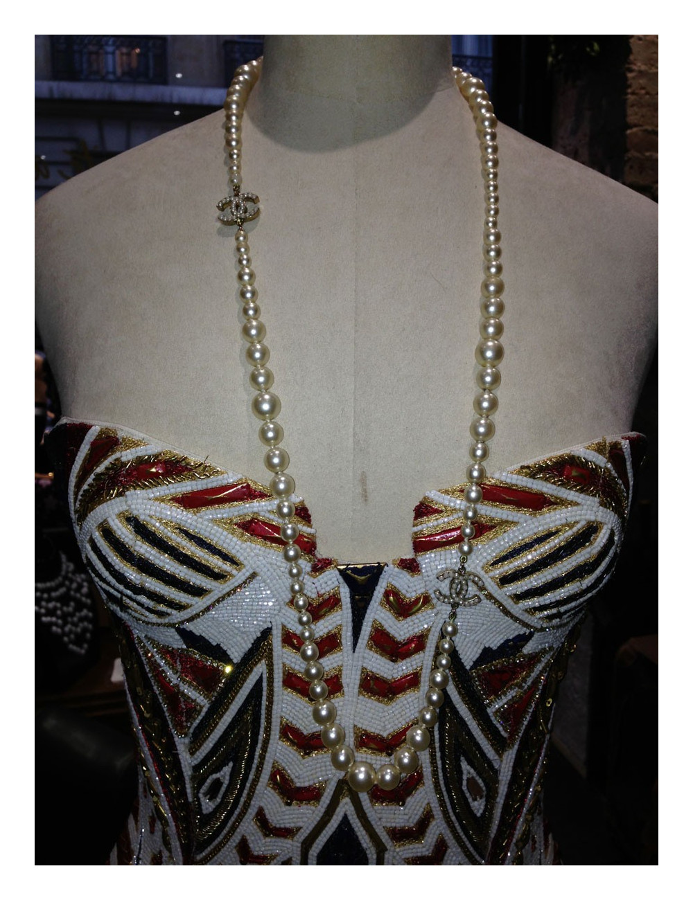 Sautoir CHANEL en perles nacrées