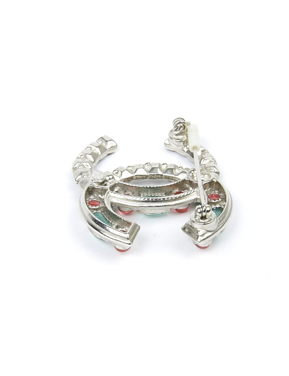 Broche CHANEL "CC" argent et pâte de verre émeraude et rubis