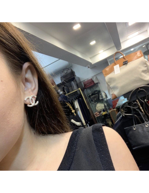 Boucles d’oreille CHANEL  or vintage