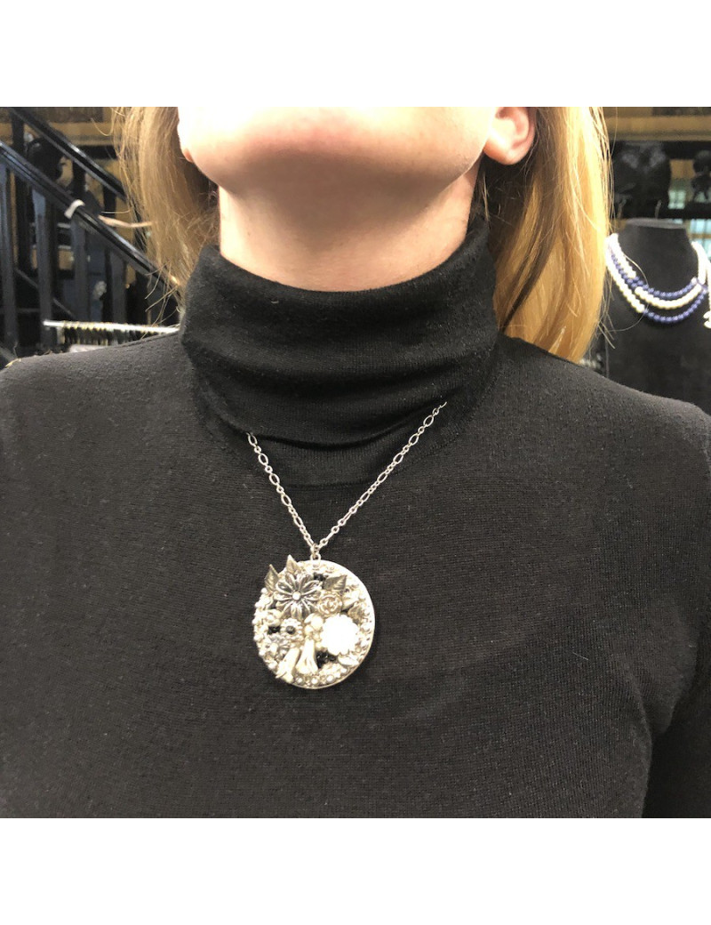 Collier avec pendentif CHANEL 