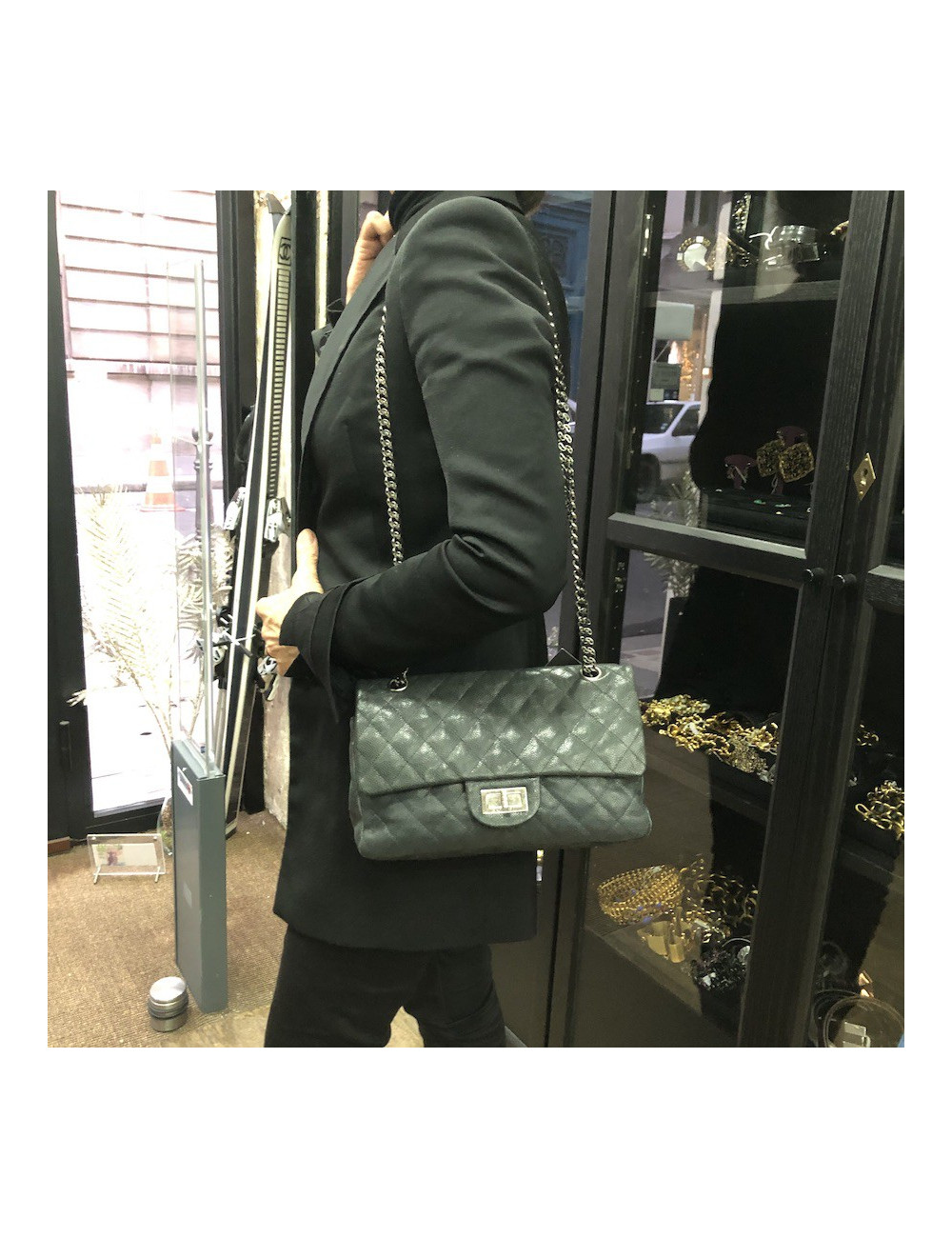 Sac à main 2.55 CHANEL  Mademoiselle cuir caviar gris