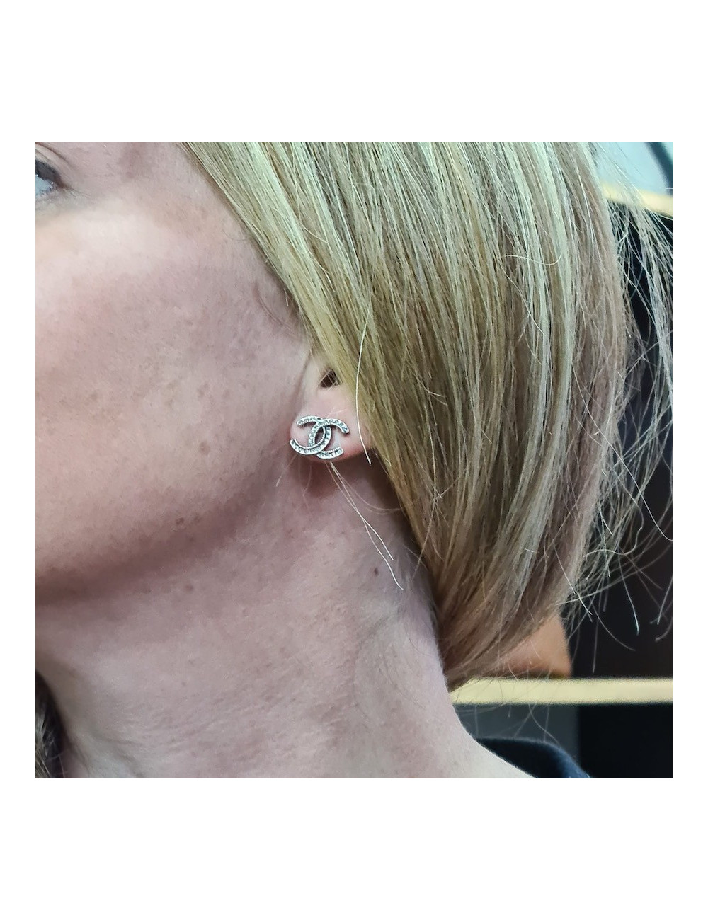 Boucles d'oreille CHANEL  argent vieilli strass