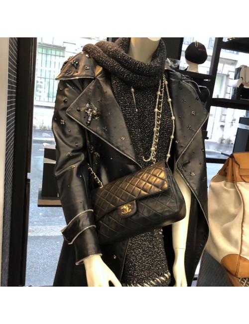 Timeless CHANL cuir d'agneau noir Vintage