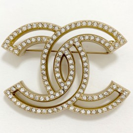 Broche strass CHANEL relief double CC