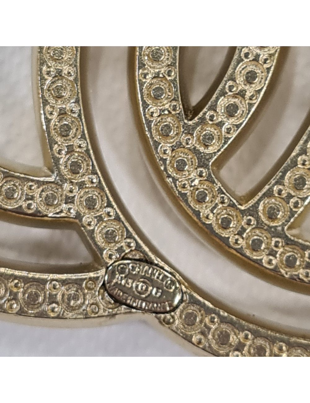 Broche CHANEL Double C strass