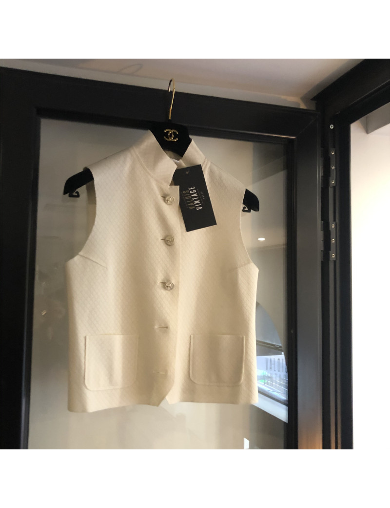 Cardigan T 42 CHANEL sans manche en soie écrue