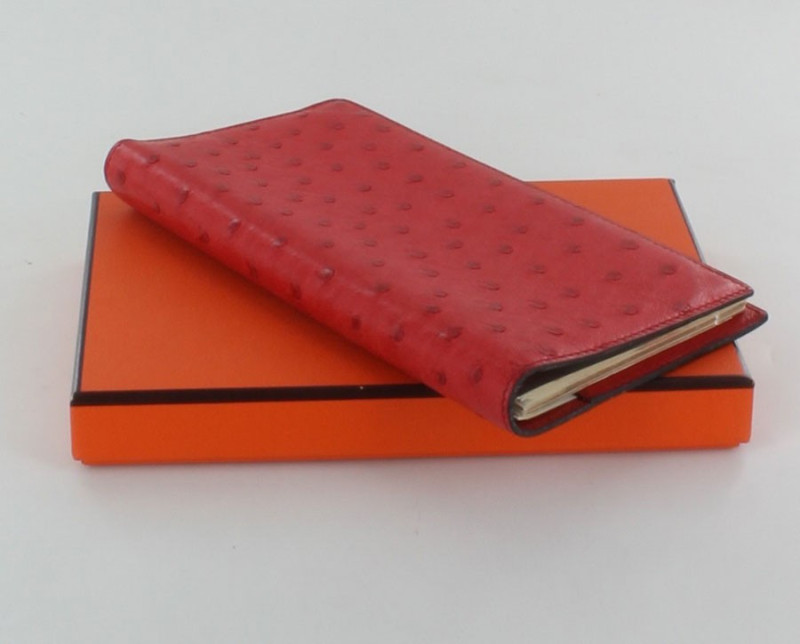 door-agenda-hermes-in-red-