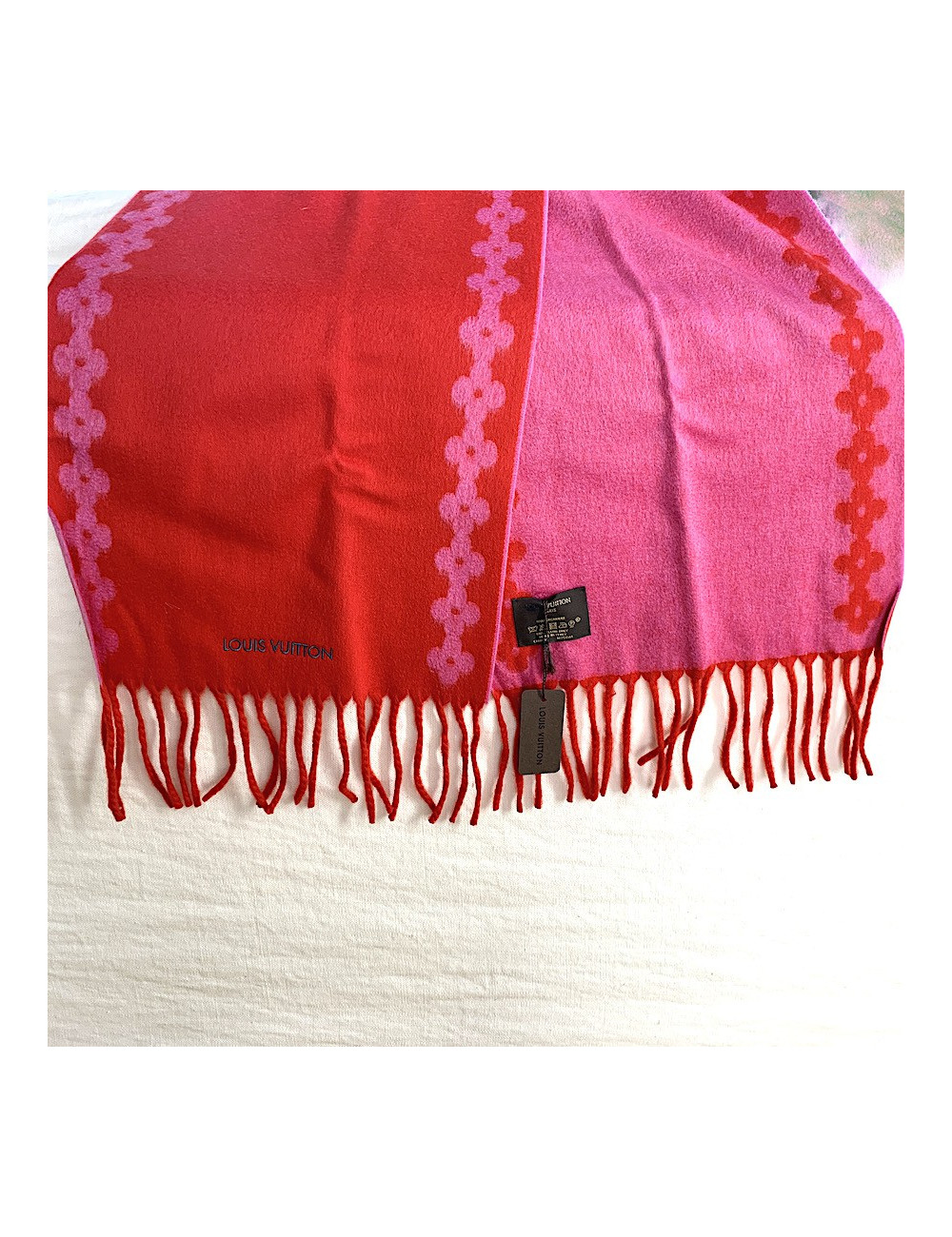 LOUIS VUITTON red and pink cashmere scarf