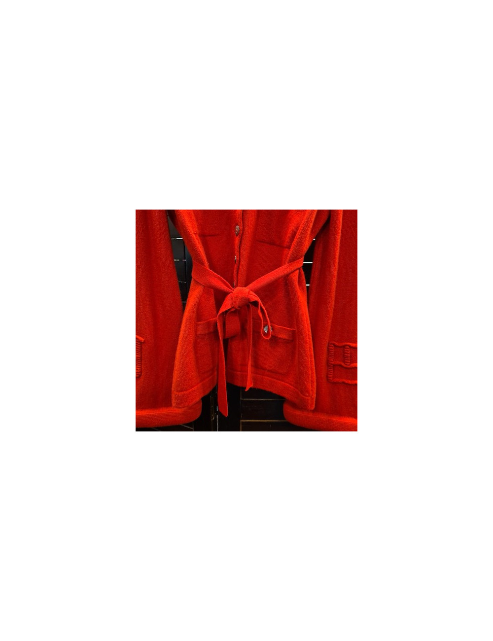 Gilet T  CHANEL  "Paris-Shanghai"en cachemire rouge 