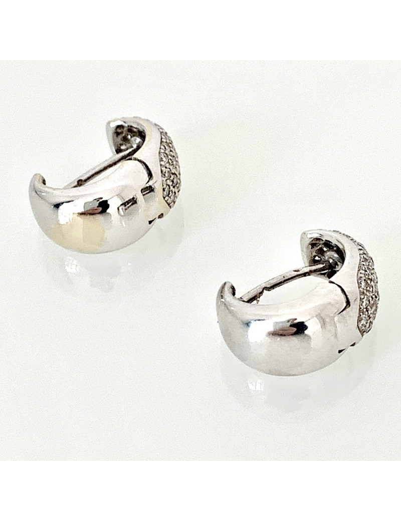 Stud Earrings in White Gold and Diamond Pave 