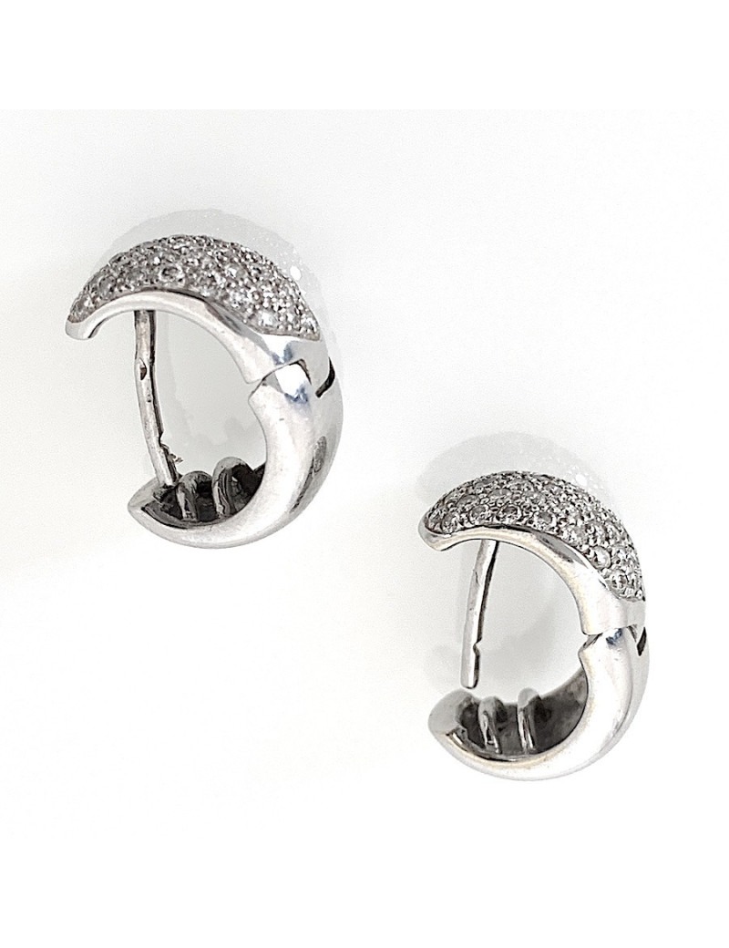 Stud Earrings in White Gold and Diamond Pave 