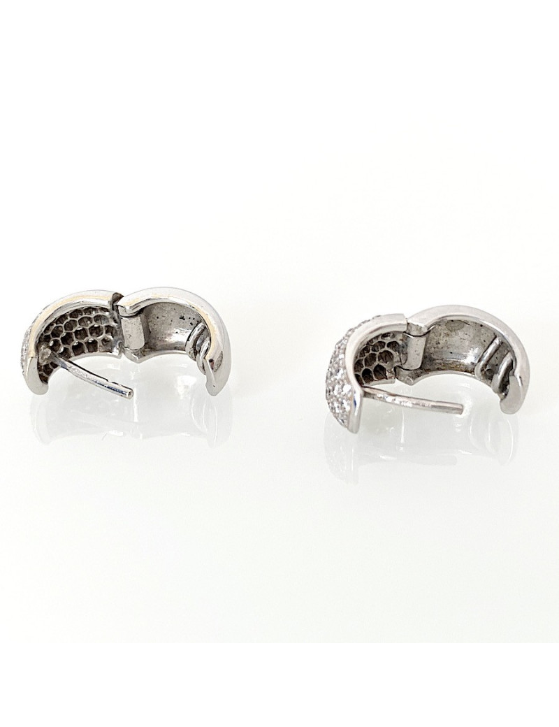 Stud Earrings in White Gold and Diamond Pave 